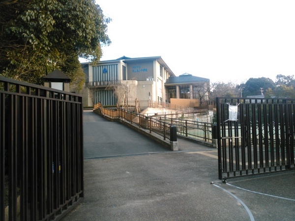京都市東山区本町２１丁目の土地(京都市立東山泉小中学校（東学舎）)