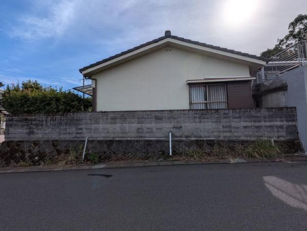 鹿児島市錦江台1丁目の中古一戸建て(前面道路含む現地写真)