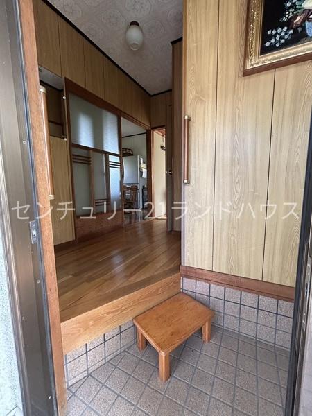 霧島市隼人町小田の中古一戸建て(玄関)