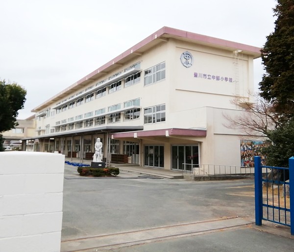 ピュアライフ川花(豊川市立中部小学校)