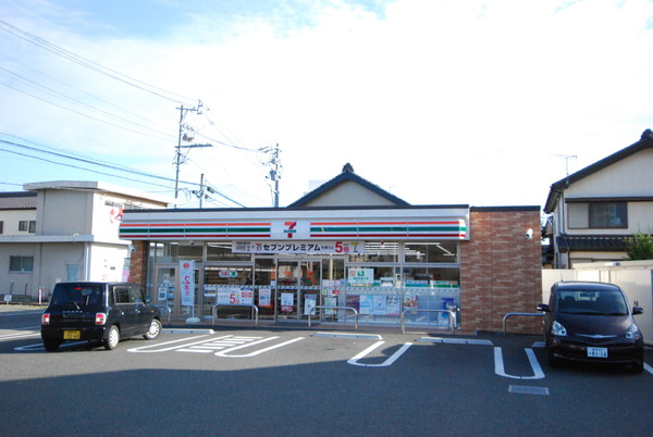 豊川市国府町豊成58期　3号棟(セブンイレブン豊川国府町店)