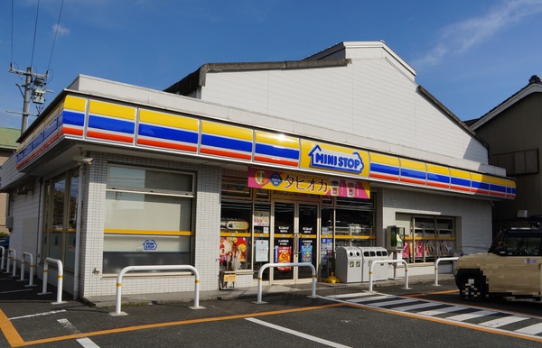 グローリアス向山公園(ミニストップ鴨田町店)