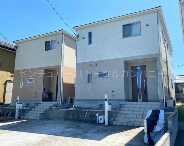 築2年　高岡町飯田４丁目戸建　目の前大きな公園