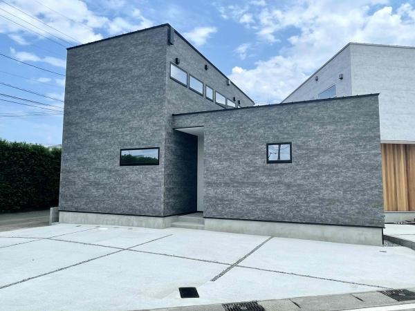 島之内新築未入居住宅。優れたデザイン性です。