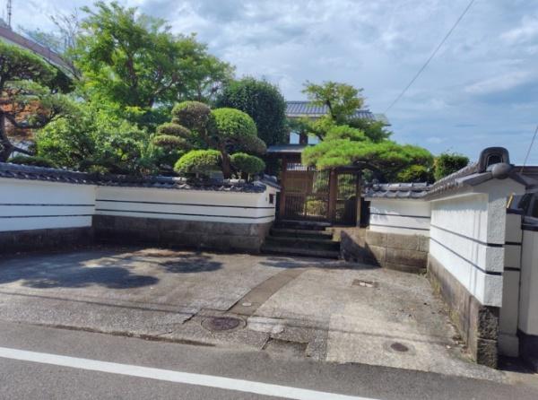 下北方町にある150坪超えの敷地に佇む邸宅。