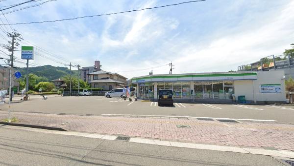 熊野２期　D号棟(ファミリーマート木花運動公園前店)