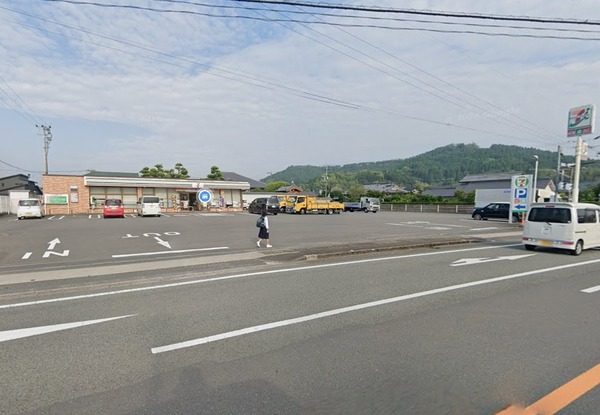 宮崎市高岡町飯田3丁目の中古一戸建て(セブンイレブン宮崎高岡郵便局前店)