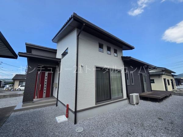築浅の程度良好、駐車場スペース充実の中古住宅です