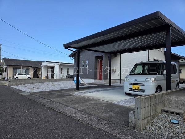 築浅の程度良好、駐車場スペース充実の中古住宅です