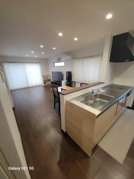 築浅糸原倉岡ニュータウン駐車場3台２階建戸建