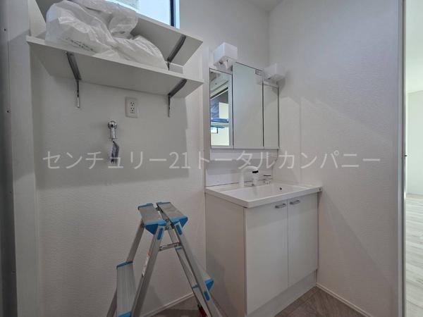 小学校、スーパー近くの新築一戸建てです