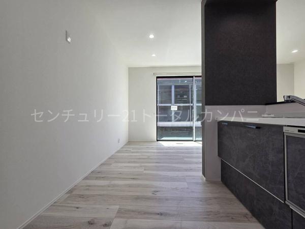 小学校、スーパー近くの新築一戸建てです