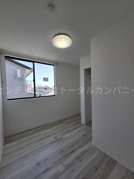 小学校、スーパー近くの新築一戸建てです