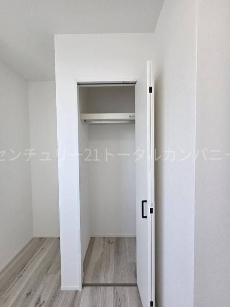 小学校、スーパー近くの新築一戸建てです