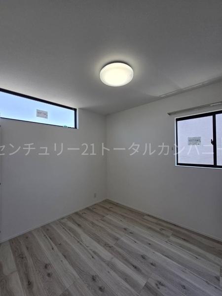 小学校、スーパー近くの新築一戸建てです