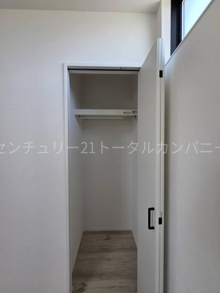 小学校、スーパー近くの新築一戸建てです