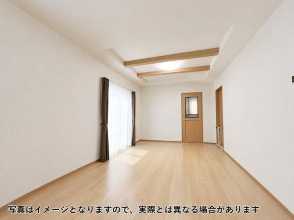 築5年・国富町本庄・車4台可・お庭付き2階建・