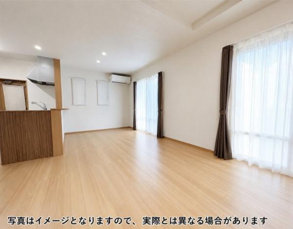 築5年・国富町本庄・車4台可・お庭付き2階建・