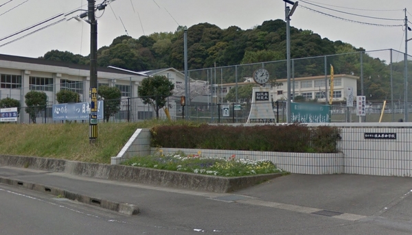 宮崎市佐土原町東上那珂の中古一戸建て(宮崎市立佐土原中学校)