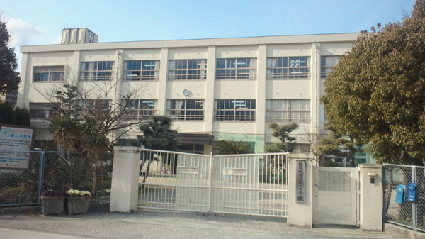 ダイアパレス金剛東桜ヶ丘 中古マンション(富田林市立第二中学校)