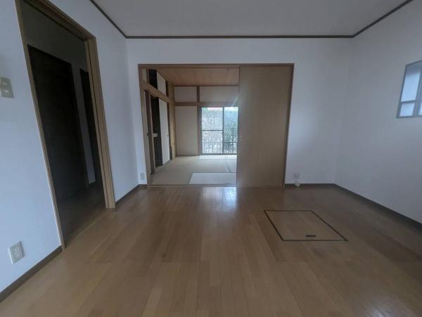 高石市羽衣1丁目の中古一戸建て(リビング)