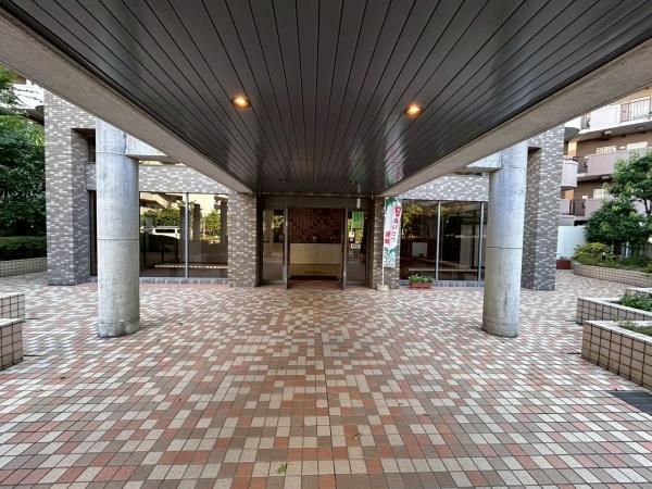 コート和泉府中セルカC棟 中古マンション(エントランス)