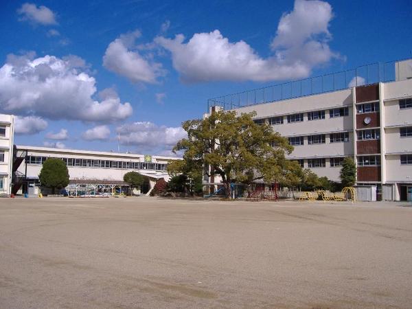 和泉市万町の中古一戸建て(和泉市立南池田小学校)