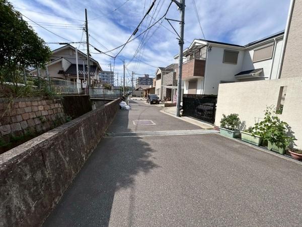 貝塚市堀3丁目の中古一戸建て(前面道路含む現地写真)