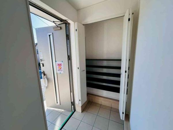 貝塚市地藏堂の新築一戸建(玄関)