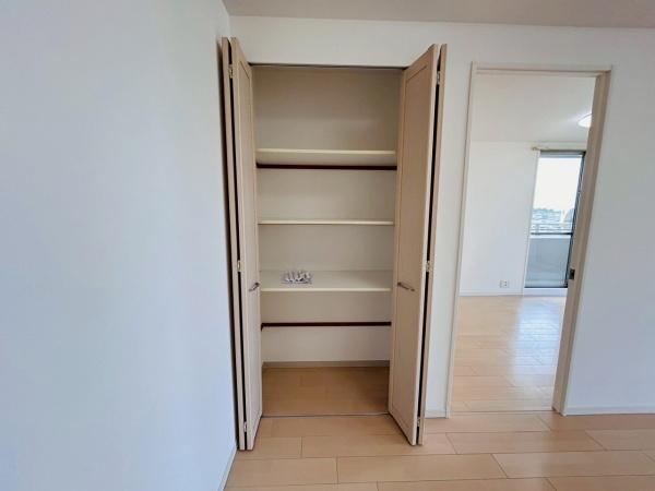 セレッソコート岸和田ザ・グランベイ 中古マンション(収納)