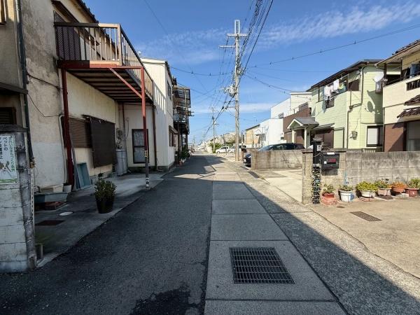 岸和田市今木町の中古一戸建て(前面道路含む現地写真)