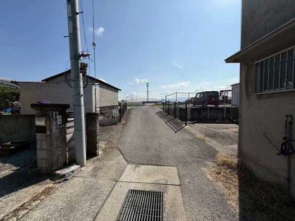 岸和田市今木町の中古一戸建て(前面道路含む現地写真)