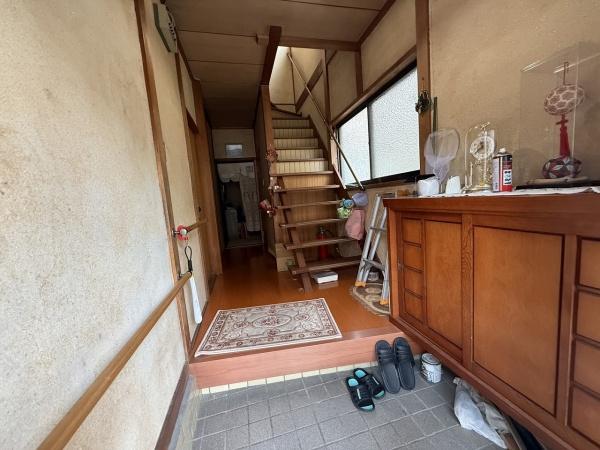 岸和田市土生町2丁目の中古一戸建て(玄関)