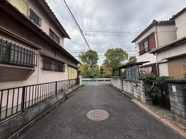 岸和田市土生町2丁目の中古一戸建て(前面道路含む現地写真)