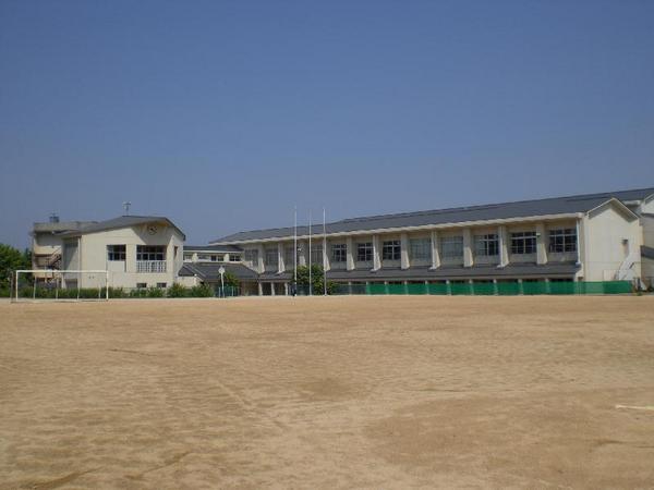 泉佐野市日根野の中古一戸建て(泉佐野市立日根野中学校)
