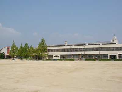 和泉市光明台２丁目の中古一戸建て(和泉市立光明台南小学校)