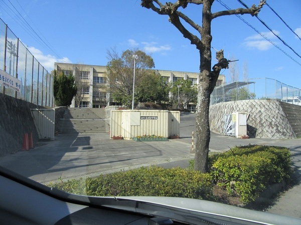 和泉市光明台２丁目の中古一戸建て(和泉市立光明台中学校)