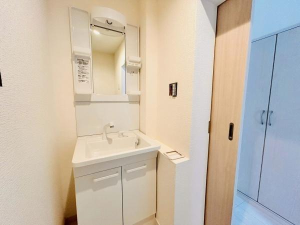 和泉市鶴山台１丁目の中古テラスハウス