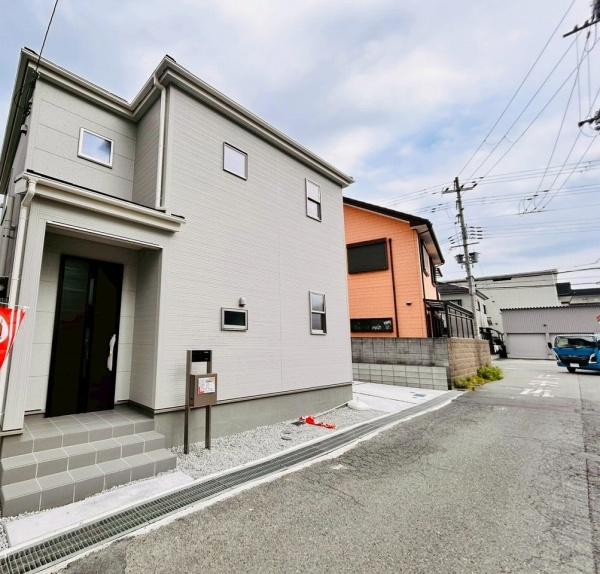 泉佐野市鶴原３丁目の新築一戸建