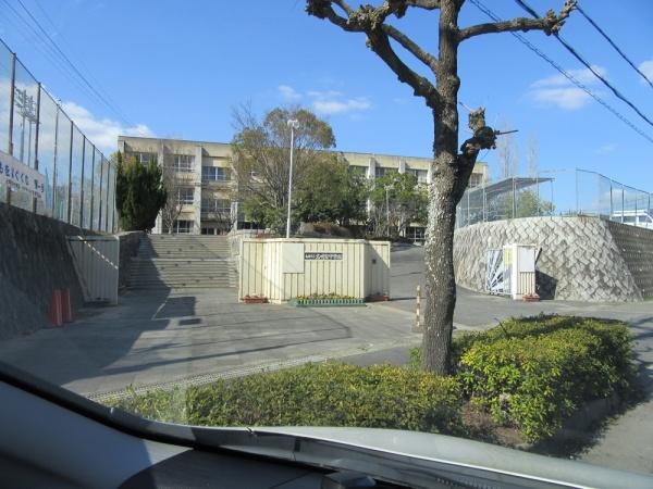 和泉市みずき台２丁目の中古一戸建て(和泉市立光明台中学校)