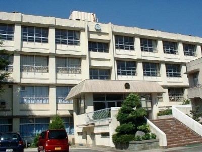 羽曳野市学園前４丁目の中古一戸建て(羽曳野市立峰塚中学校)