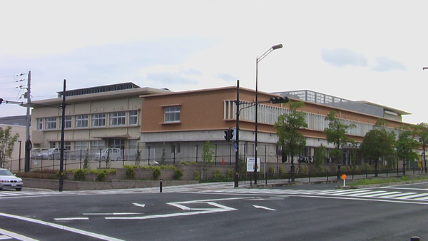 和泉市はつが野３丁目の中古一戸建て(和泉市立青葉はつが野小学校)