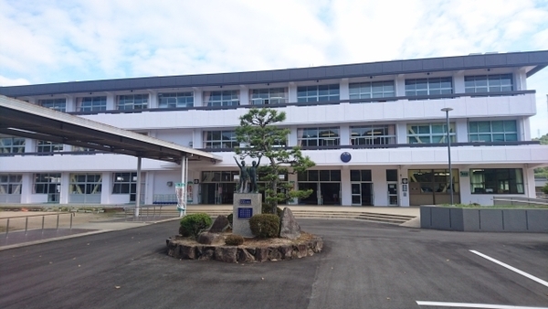 メゾンドールラーバン和泉２番館　中古マンション(和泉市立郷荘中学校)