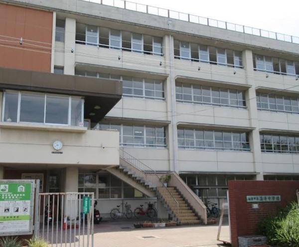 柏原市石川町の中古一戸建て(柏原市立玉手中学校)