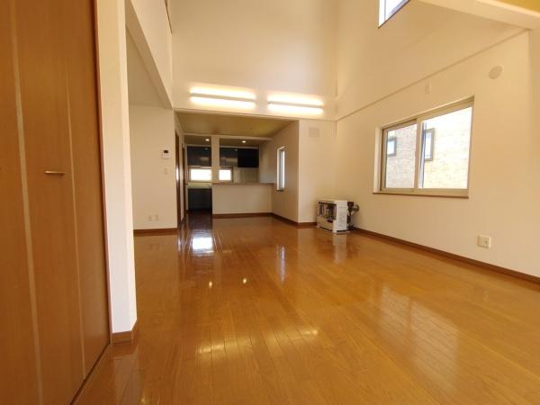 稲穂4条3丁目　～明るい吹抜のある戸建～