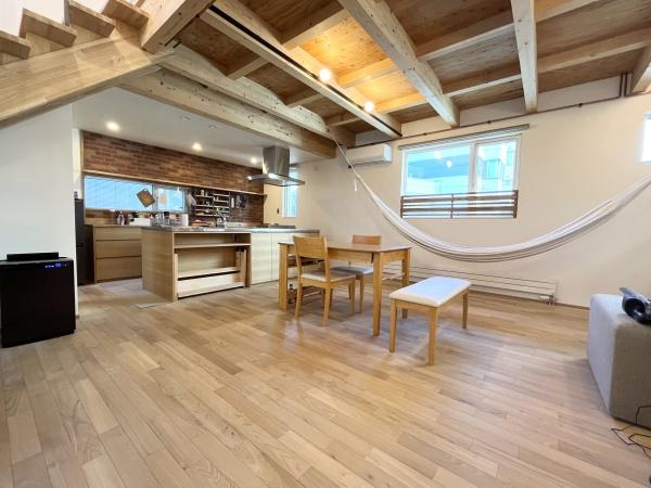 西宮の沢1-4　自然素材を使った風合い豊かな一戸建