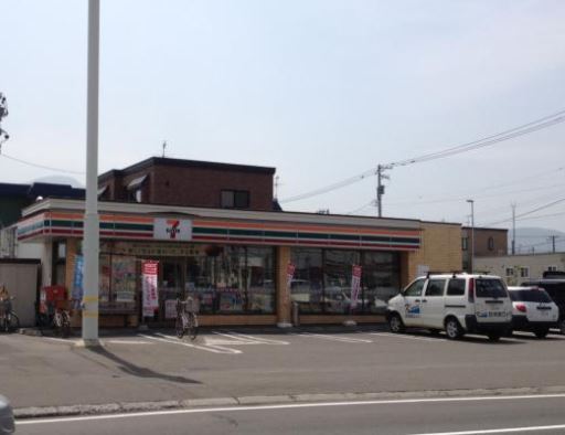 ロジェ稲積公園(セブンイレブン札幌前田4条店)