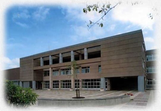 平岡フォレストタウンファミールハイツ8番館(札幌市立平岡中央中学校)
