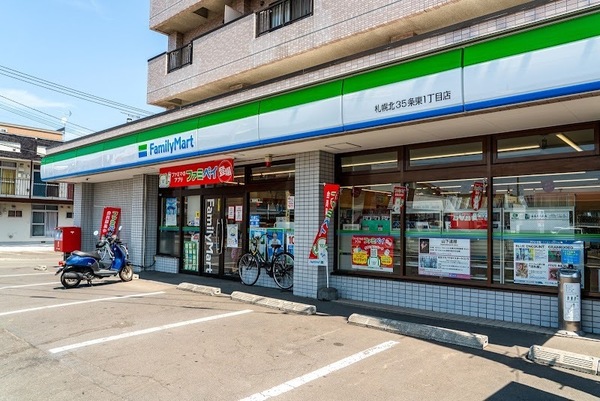 グランカーサ北35条　Ｂ棟(ファミリーマート札幌北35条東1丁目店)