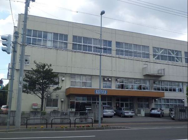 札幌市東区北十五条東４丁目の土地(札幌市立美香保中学校)